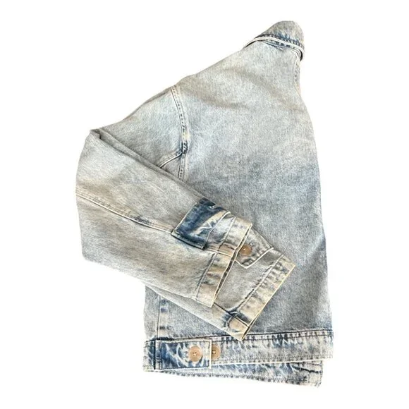 GAP WOMEN'S MEDIUM JEAN JACKET WITH BUTTONS AND FRONT POCKETS - Picture 3 of 7